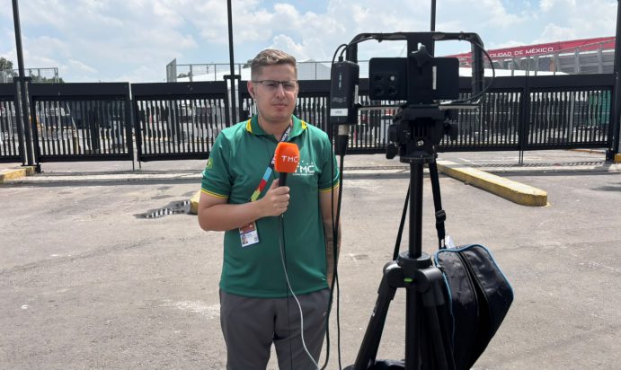 Jornalista Caique Silva, em ação pela TMC